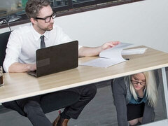 Duży tyłek, Duży kutas, Blondynka, Obciąganie, Styl na pieska, Naturalne cycki, Biuro, Cycki