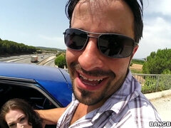 デカチン, フェラチオ, 巨乳な, 車, 怪物, ピアス, 公共, タトゥー