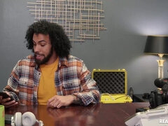 Kisbaba, Gesztenyebarna, Latin lány, Szabadban, Pirszing, Begyek