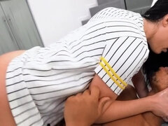 Leie, Grosse titten, Paar, Interrassisch, Küssen, Masturbation, Milf, Pov