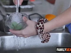 Grosse titten, Blasen, Kehlenfick, Familie, Hardcore, Taboo, Jungendliche (18+), Onkel