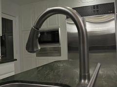 Grote lul, Pijpbeurt, Bruinharig, Handbeurt, Masseren, Shemale, Tieten likken