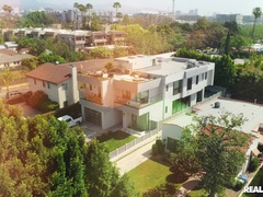 Perse, Ruskeahiuksinen, Suudella, Keittiö, Latinankieli, Itsetyydytys, Ulkona, Lävistys