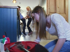 Analno, Velike joške, Blondinka, Varanje, Par, Mačeha, Kurba, Žena