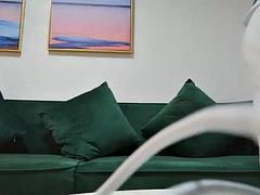 Amateur jungler has made a date with a pretty girl on the sofa 1