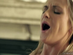 Mačiatko, Blondína, Kuřba