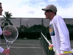 Stor stjärt, Avsugning, Brunett, Mogen, Milf, Verklighet, Rakad, Uniform