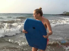 큰 엉덩이, 비키니, 크림파이, 핑거링, 보지, 면도된, 분출, 바이브레이터