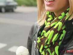 Anális szex, Hatalmas hátsó, Tekintélyes didik, Cumizás, Pénisz, Érett koros, Dohányzás, Tini