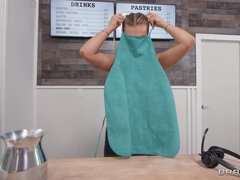 Brunette brune, Voiture, Branlette thaïlandaise, Tatouage