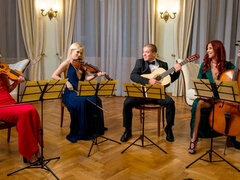 Blondýna, Kuřba, Skupina, Honění, Orgie, Teenka