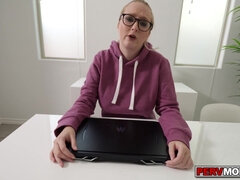 Velike joške, Blondinka, Fafanje, Očala, Dekle drka tiča, Hd, Milf, Mačeha