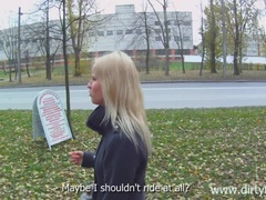 Stor pik, Blondine, Pik sutte, Briller, Håndjob, Onani, Pov, Teenager