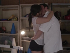 Aasialainen, Iso perse, Isot tissit, Ruskeahiuksinen, Pettää, Kermakakku, Spermashotti, Tissipano