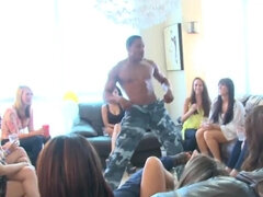 Store pupper, Kukk suging, Cfnm, Dansing, Pikk, Gruppe, Milf, Orgie