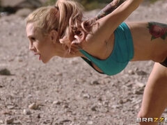 Store bryster, Blondine, Mor jeg gerne vil kneppe, Realitet