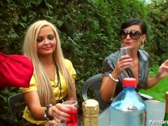 Hardcore, Hjemmelaget, Lesbisk, Orgie, Utendørs, Pornostjerner, Synsvinkel, Våt