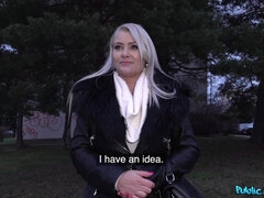 Blondi, Suihinotto, Korkokengät, Nahka, Luonnolliset tissit, Ulkona, Tatuointi, Tissit