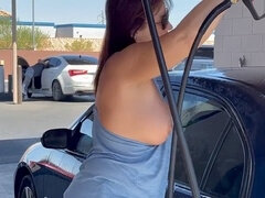 Сперма во рту, На публике