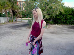 Amateur, Cul, Blonde, Sucer une bite, Bus, Hard, Argent, Petite femme