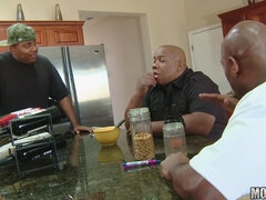 Svart, Kukk suging, Barmfager, Ansiktssperm, Slikking, Moden, Milf, Fitte