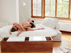 Culo, Dormitorio, Morena, Lesbiana, Lamidas, Tetas naturales, Nalgadas, Tetas