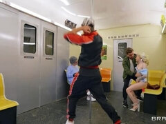 Édes, Mélytorok, Pénisz, Arcra élvezés, Sarokkal való, Filigrán alkatú, Nyilvános, Tetkó