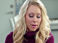 Tette grandi, Bionda, Stivali, Cougar, Hardcore, Baciando, Lesbica, Leccata