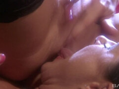 Blondin, Brunett, Latina, Lesbisk, Underkläder, Mogen, Tatuering, Trekant