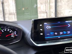 Hatalmas hátsó, Cumizás, Gesztenyebarna, Olasz, Nézőpont, Visítozás, Leborotvált, Tetkó