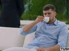 Tyłek, Obciąganie, Twarzowy, Hardcore, Całować, Naturalne cycki, Basen, Ostro