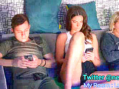 Ruskeahiuksinen, Suudella, Itsetyydytys, Pillu, Teini