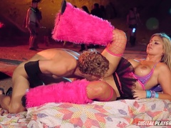 Blondi, Suihinotto, Takaapäin, Sormetus, Selkäsauna, Juhlat, Todellisuus, Piiskaava