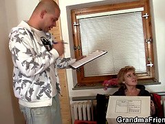 Femme couguar, Mature, Mère que j'aimerais baiser, Maman, Seins naturels, Plan cul à trois