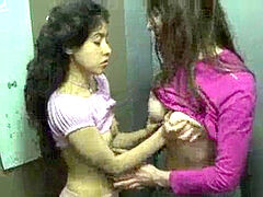 Amatoriale, Bisessuale, Facciale, Donna donna uomo, Italiana, Lesbica, Pubblico, Terzetto