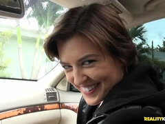 18, Avsugning, Brunett, Handjobb, Verklighet, Rakad, Svälja, Tonåring