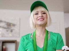 Bubbly Blonde Jessie Saint Delivers Dick to her Pussy