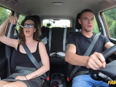 Suihinotto, Ruskeahiuksinen, Kyrpä, Takaapäin, Selkäsauna, Näkökulma pov, Todellisuus, Ratsastaa