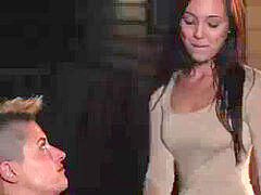 Brunetka, Prstovanie, Priateľka, Bozkávanie, Lesbické, Masturbácia, Orgazmus, Teenka