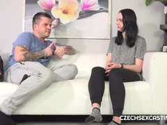 Suihinotto, Ruskeahiuksinen, Tsekki, Käsihoito, Rankka