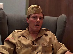 Grosse titten, Blasen, Spermaladung, Milf, Flotter dreier, Uniform