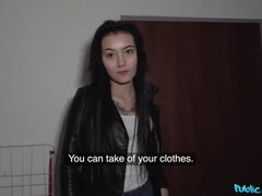 Perse, Suihinotto, Ruskeahiuksinen, Käsihoito, Strippaus, Tatuointi, Teini, Tissit