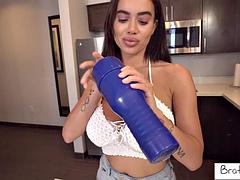 Gros seins, Sucer une bite, Brunette brune, Tir de sperme, Pov, Belle mère, Nénés, Jouets