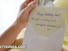 Stor stjärt, Stor kuk, Stora tuttar, Avsugning, Brunett, Hd, Tatuering