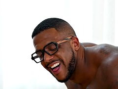 Velik kurac, Črnke, Temnopolti, Gej, Kosmate, Medrasni seks, Pisarna, Sesanje