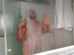 I Traveled to the Capital and Stayed in a 2-star Hotel! at Night, I Took a Shower in the Worst Hotel