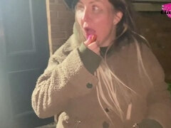 Néni, Angol, Megalázás, Érett koros, Érett feleség, Anyuci, Szabadban, Mostoha