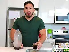 Lucky fellow gets a hot hooter bang from a hot stunner before making her blow his dick