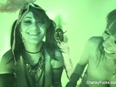 Za kulisami, Cycata, Puma, Zabawny, Hd, Dojrzałe, Naturalne cycki, Palenie