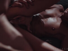 Bebê, Lambendo, Mãe gostosa, Baixinhoa, Xoxota, Magrinha, Tetas